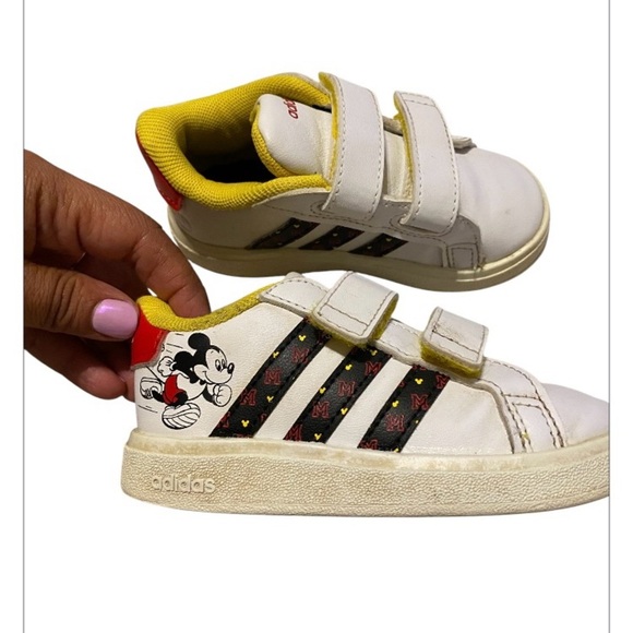 Adidas Disney Mickey Mouse Toddler White and Yellow Sneakers size 6k - Picture 1 of 9